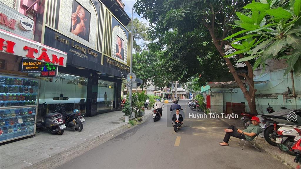 Bán nhà mt chợ an đông, 8x10m, 1 trệt 4 lầu kiên cố, có tm, 30 tỷ bl, mt đẹp kinh doanh ngay
