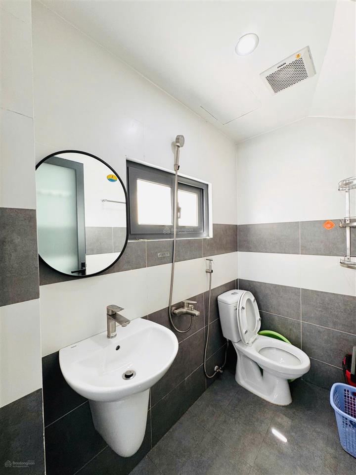 Chính chủ cho thuê chdv lê quang định lầu 4 2 cửa sổ thoáng mát cao cấp  full nội thất vip