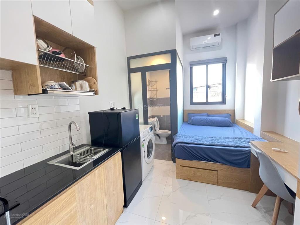 Chính chủ cho thuê chdv lê quang định lầu 4 2 cửa sổ thoáng mát cao cấp  full nội thất vip