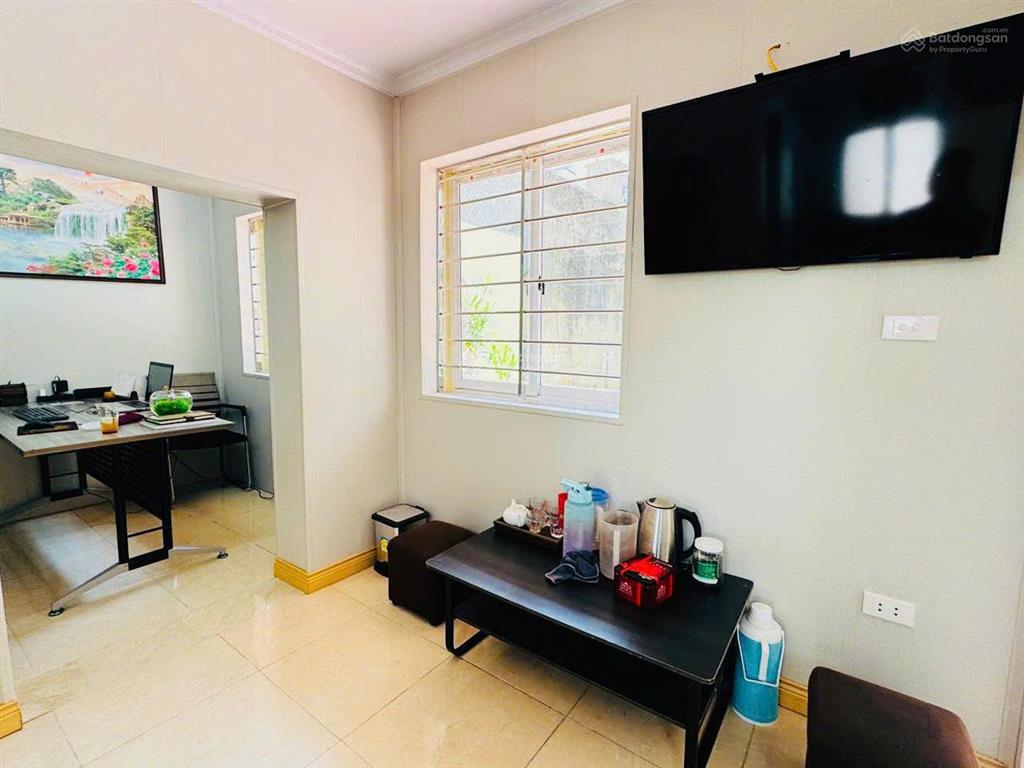 Cho thuê nhà riêng phố nguyễn du chân biệt thự tầng 1 riêng biệt, diện tích sử dụng 140m2