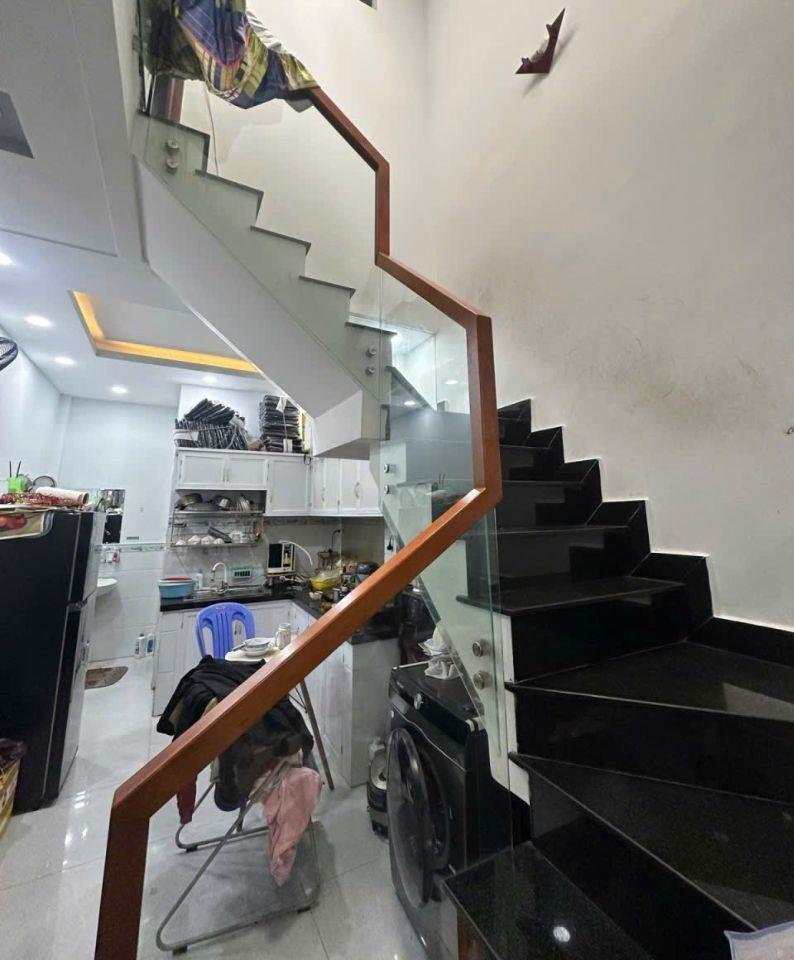 Nhà mới hẻm ô tô thông, gần UB Quận Tân Phú, 3.95 tỷ