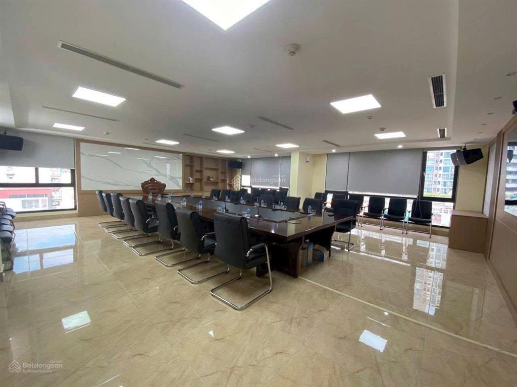 Bán nhà trần thái tông 126m2 x mt 8m  9 tầng  giá 76 tỷ, dòng tiền 180tr/th. gpxd, pccc đầy đủ