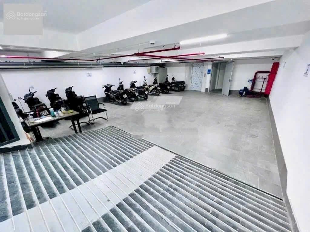 Bán nhà trần thái tông 126m2 x mt 8m  9 tầng  giá 76 tỷ, dòng tiền 180tr/th. gpxd, pccc đầy đủ