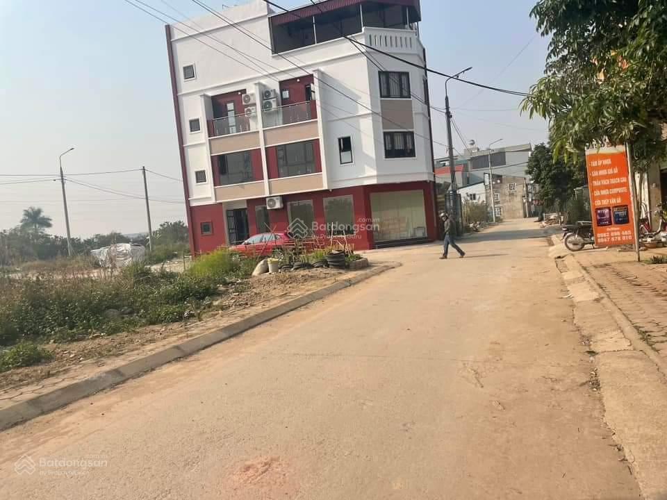 Nhỉnh 9 tỷ có ngay 65,2m2 trục chính đất đấu giá x2 la tinh, gần vành đai 4.  0961 628 ***