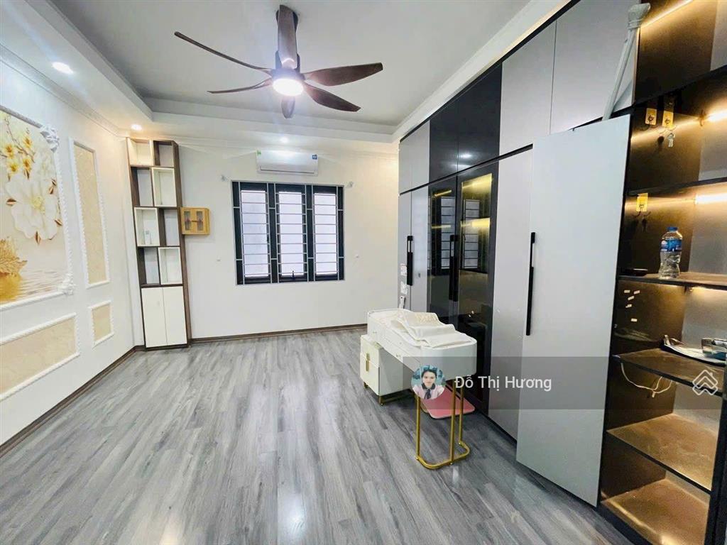Chỉ 5 tỷ có ngay căn nhà 5 tầng ngay dương nội, gần ô tô, full nội thất, chỉ về ở.  0961 628 ***
