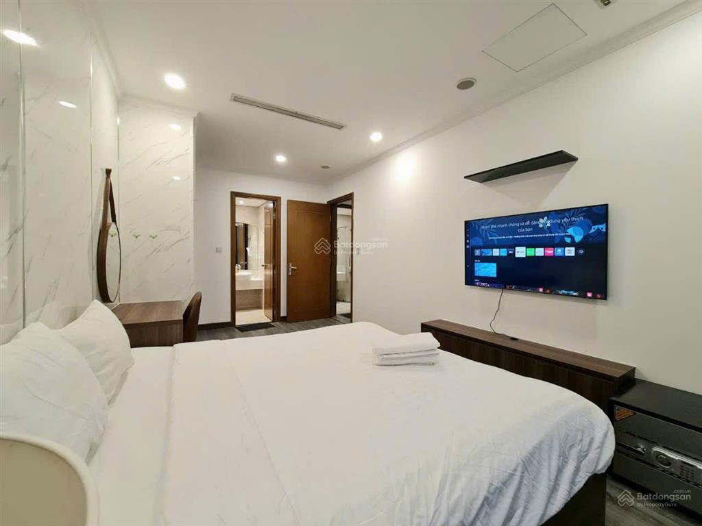 Bán gấp 2pn vinhomes central park, view trực diện sông, nội thất decor cao cấp