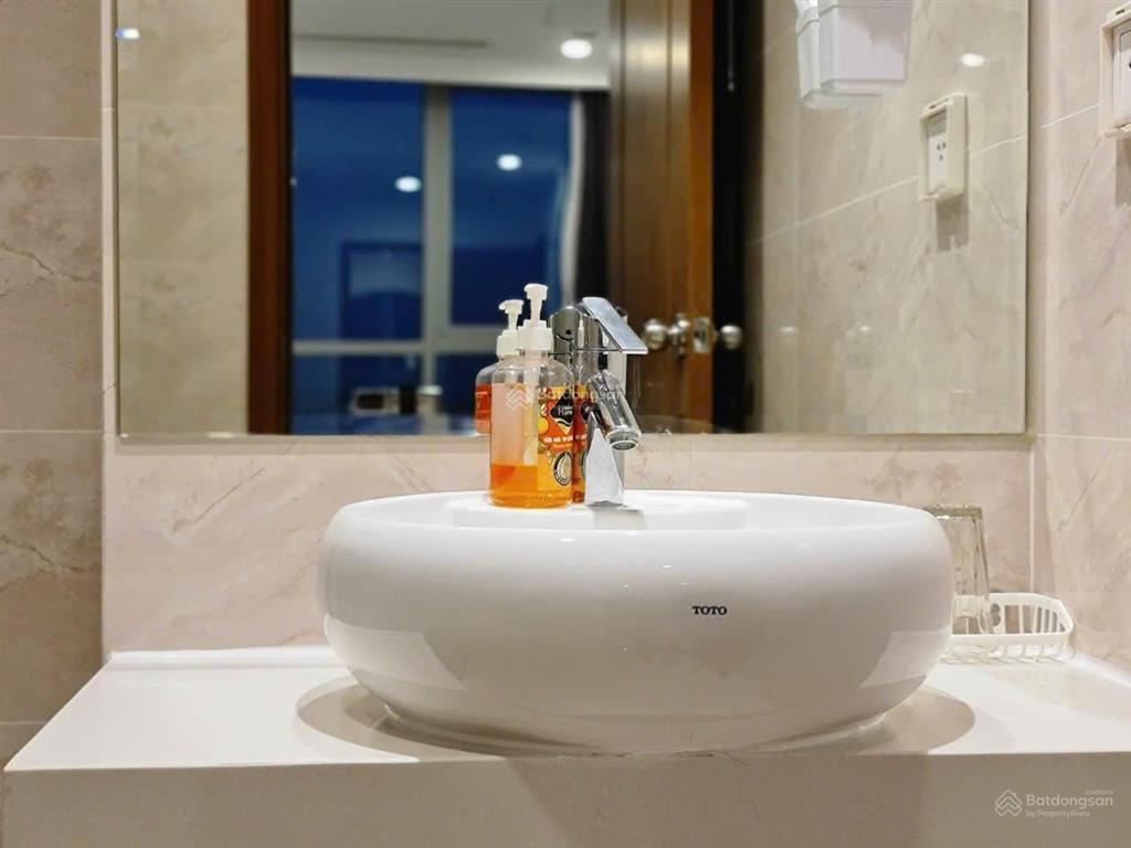 Bán gấp 2pn vinhomes central park, view trực diện sông, nội thất decor cao cấp