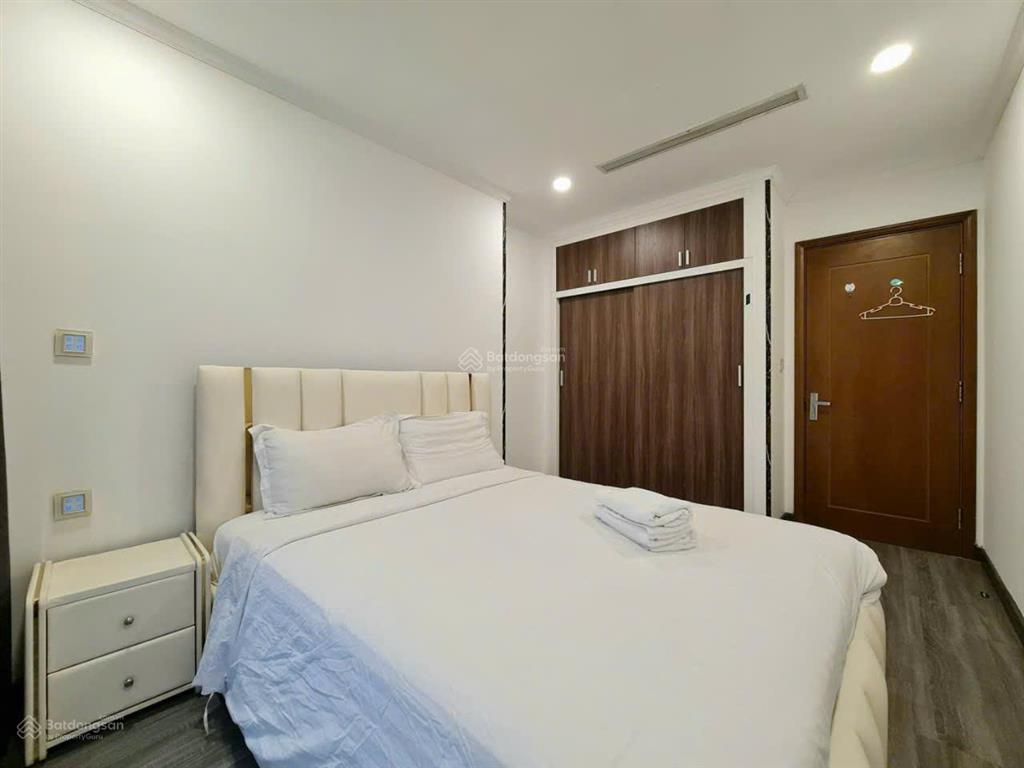 Bán gấp 2pn vinhomes central park, view trực diện sông, nội thất decor cao cấp