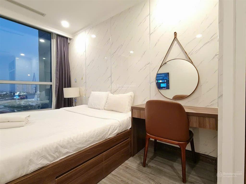 Bán gấp 2pn vinhomes central park, view trực diện sông, nội thất decor cao cấp