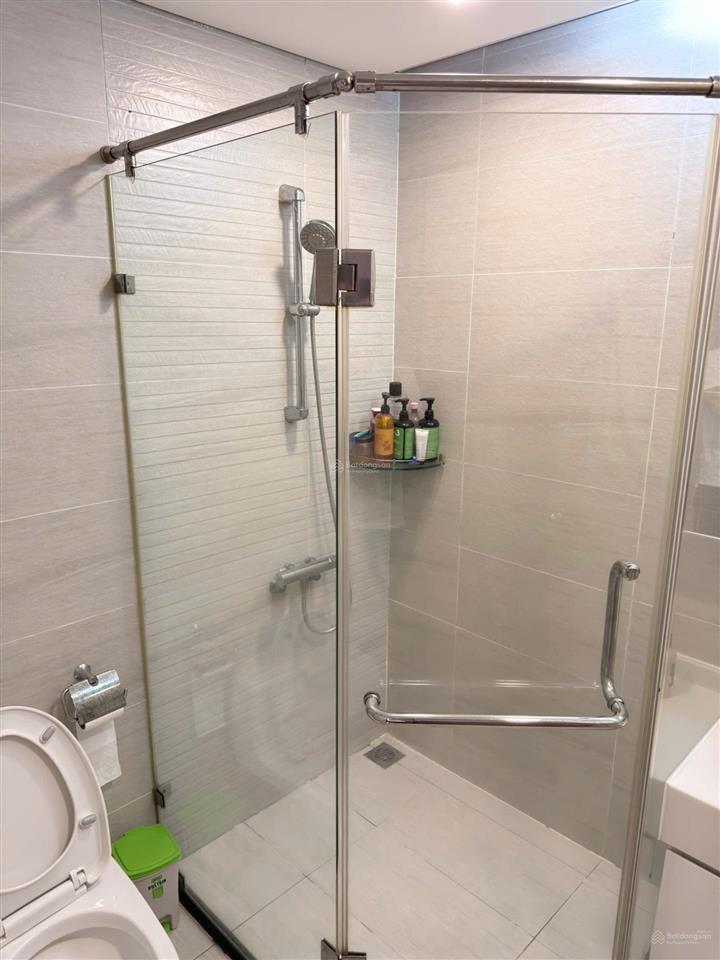 Hạ giá bán gấp 2 pn vinhomes central park, full nội thất chất lượng, view thoáng đẹp