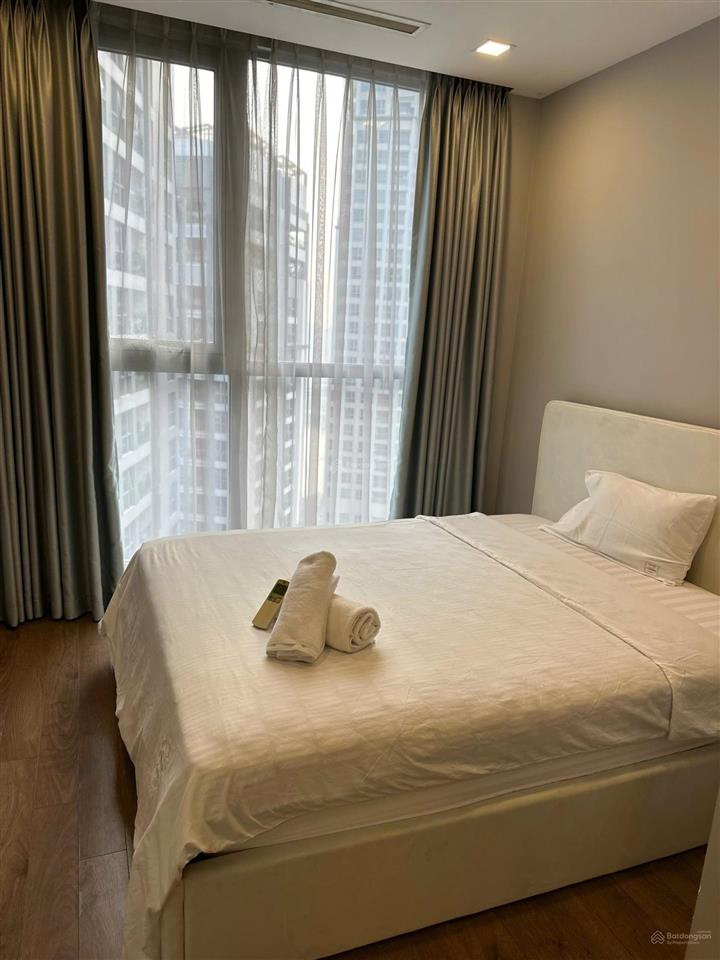 Kẹt tiền bán gấp căn 3pn view sông khu park, vinhomes central park, full nội thất