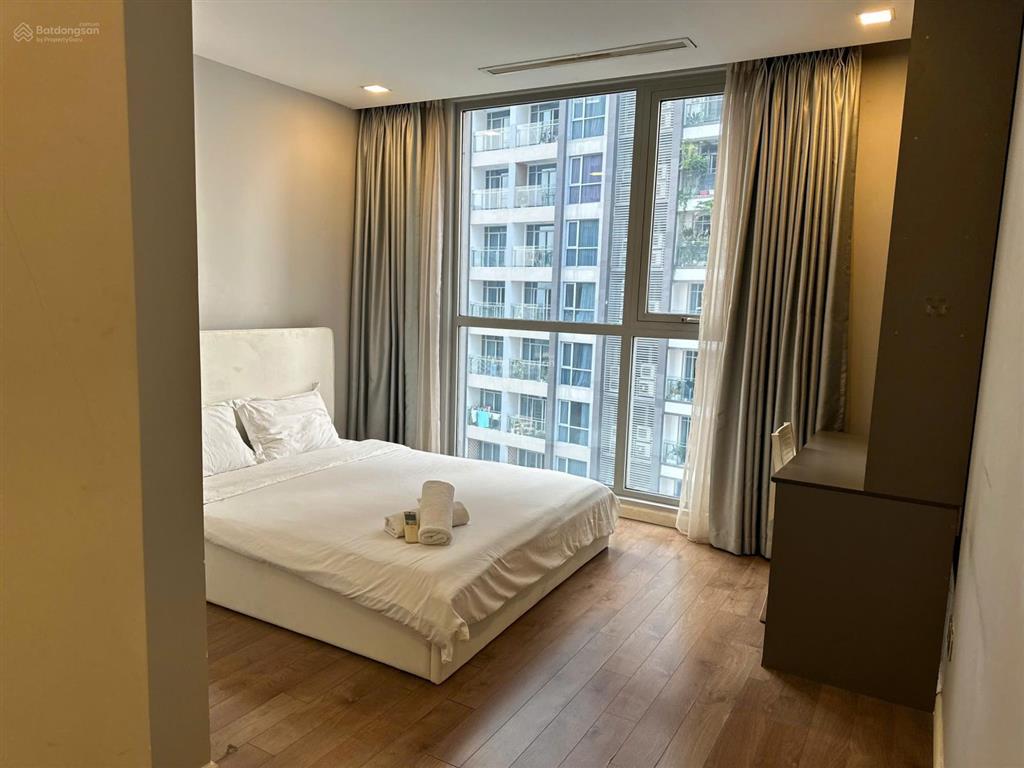 Kẹt tiền bán gấp căn 3pn view sông khu park, vinhomes central park, full nội thất