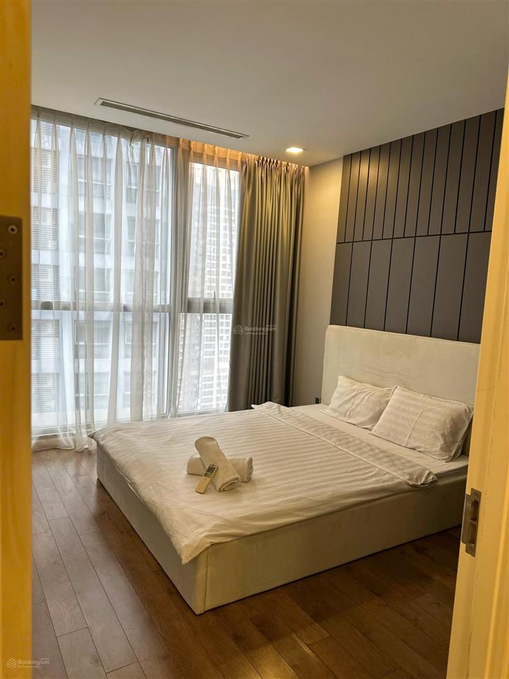 Kẹt tiền bán gấp căn 3pn view sông khu park, vinhomes central park, full nội thất