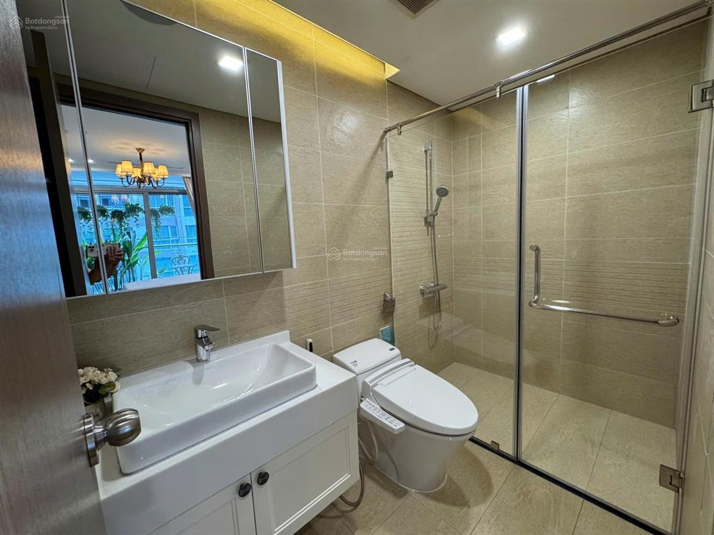 Kẹt tiền bán gấp căn 3pn view sông khu park, vinhomes central park, full nội thất