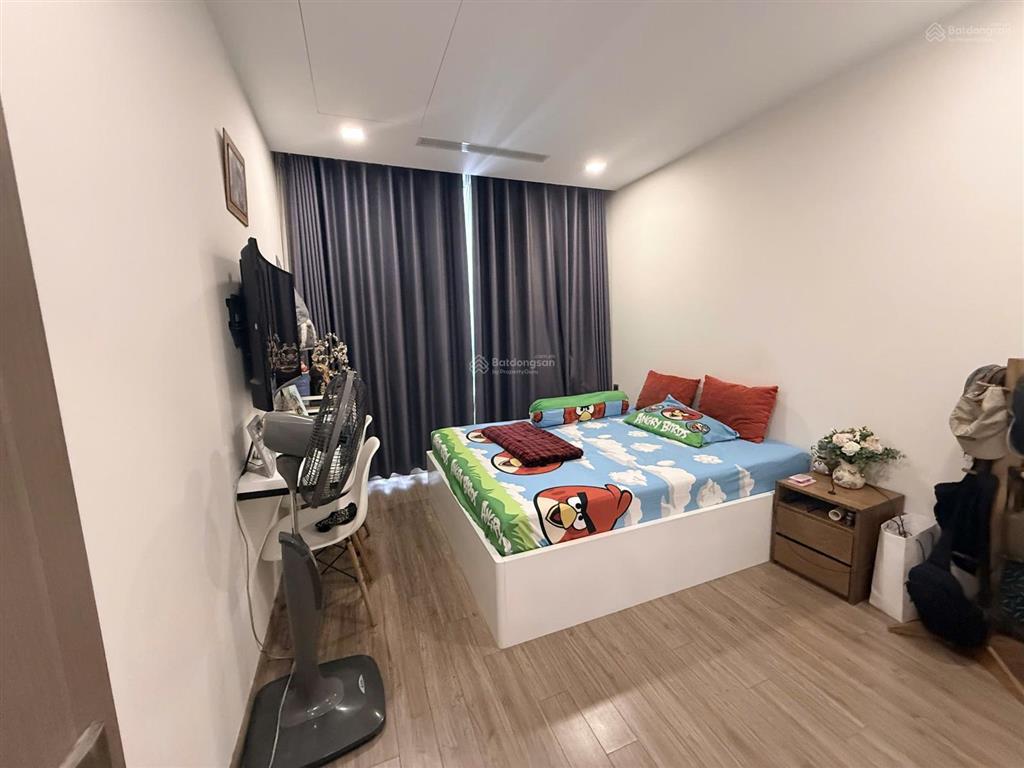 Cần tiền bán gấp 2pn vinhomes central park, diện tích 88m2, full nội thất decor, view sông