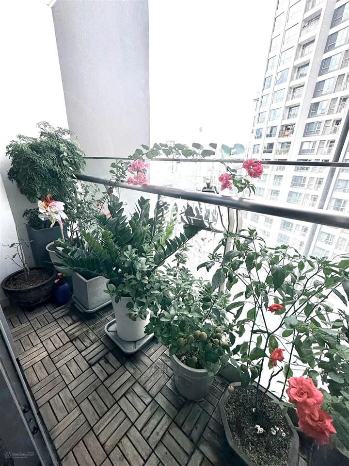 Cần tiền bán gấp 2pn vinhomes central park, diện tích 88m2, full nội thất decor, view sông