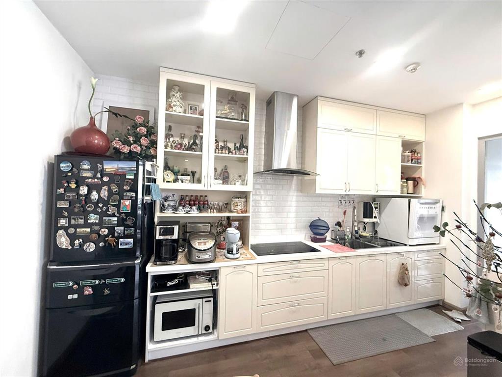 Cần tiền bán gấp 2pn vinhomes central park, diện tích 88m2, full nội thất decor, view sông