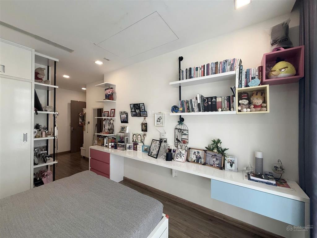 Cần tiền bán gấp 2pn vinhomes central park, diện tích 88m2, full nội thất decor, view sông