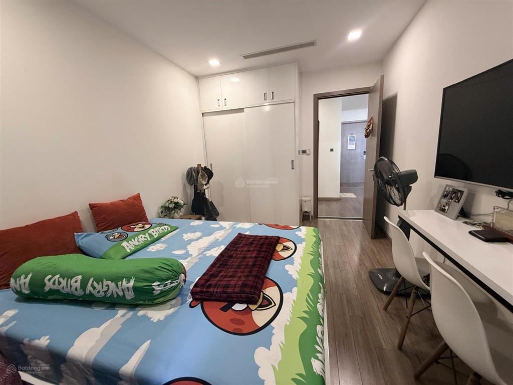 Cần tiền bán gấp 2pn vinhomes central park, diện tích 88m2, full nội thất decor, view sông