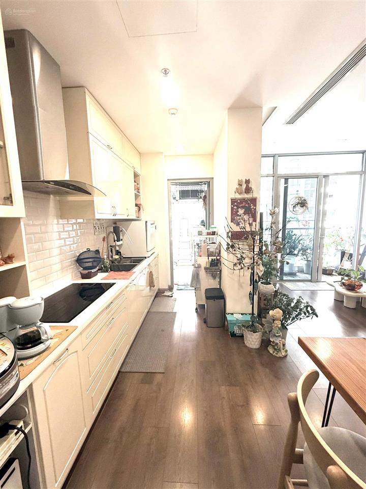 Cần tiền bán gấp 2pn vinhomes central park, diện tích 88m2, full nội thất decor, view sông