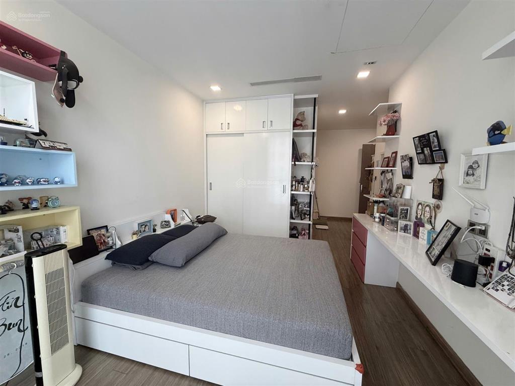 Cần tiền bán gấp 2pn vinhomes central park, diện tích 88m2, full nội thất decor, view sông