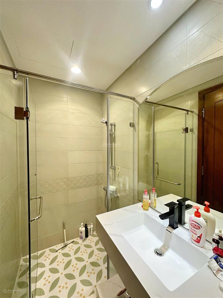 Bán gấp 2pn sở hữu lâu dài vinhomes central park, nội thất mới, view xem bắn pháo hoa