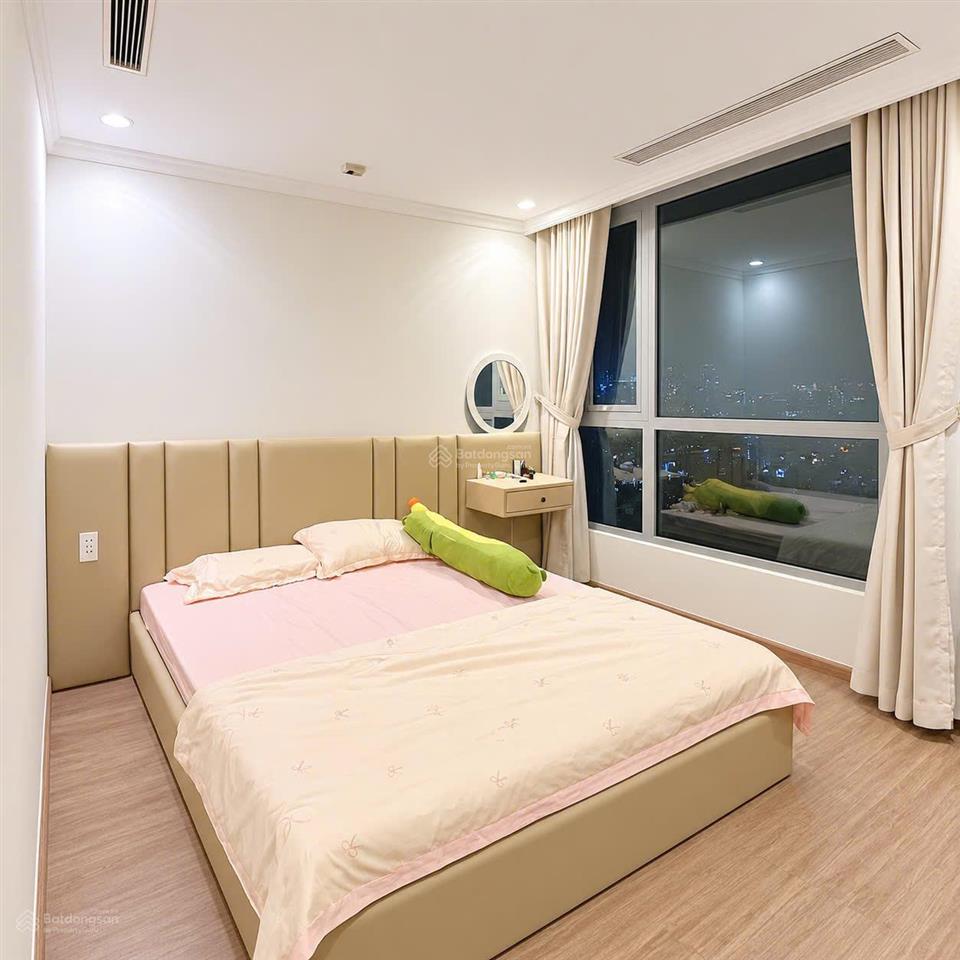 Bán gấp 2pn sở hữu lâu dài vinhomes central park, nội thất mới, view xem bắn pháo hoa