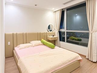 Bán gấp 2pn sở hữu lâu dài vinhomes central park, nội thất mới, view xem bắn pháo hoa