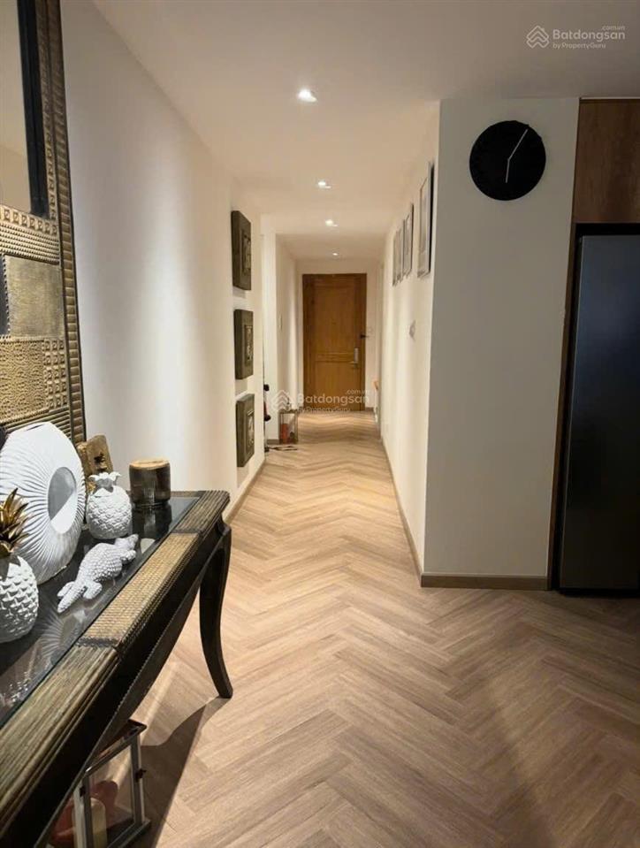 Bán căn hộ river garden, 13,4 tỷ, có sổ. có 1/50 suất xe hơi của dự án 132m2, 2pn, 2wc