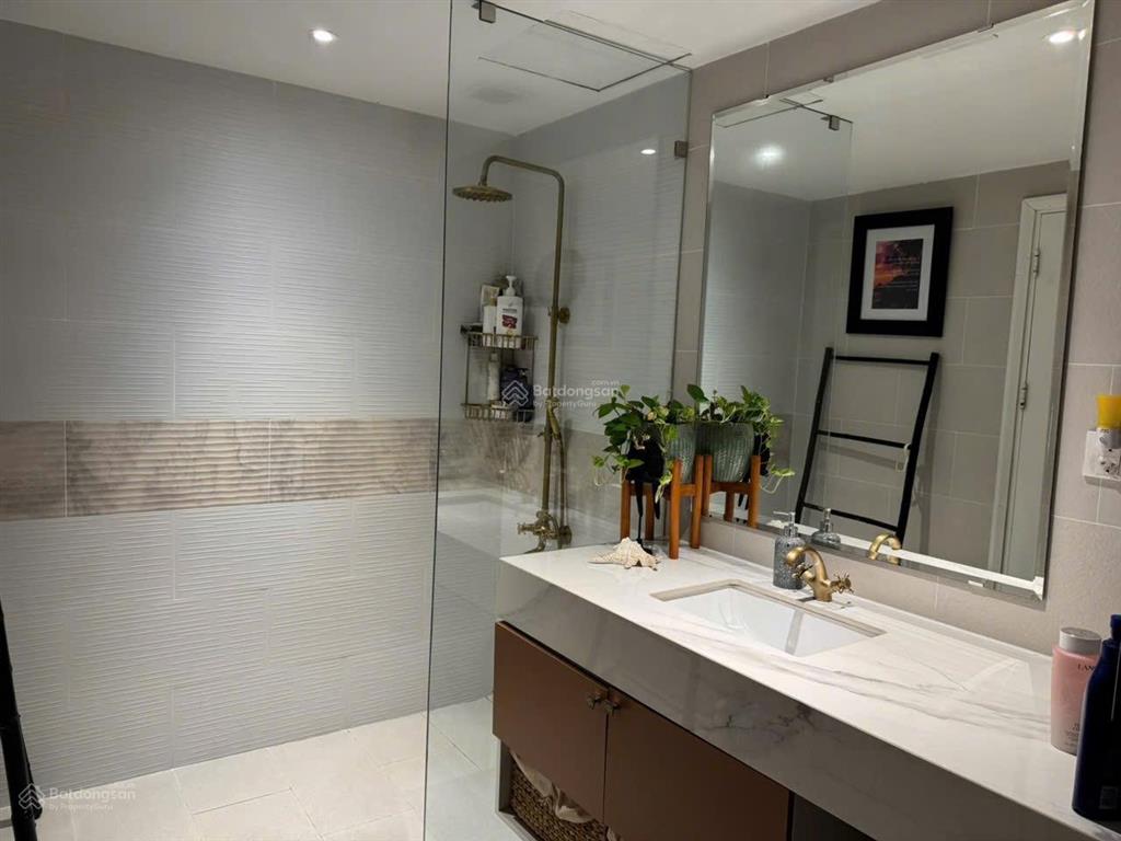 Bán căn hộ river garden, 13,4 tỷ, có sổ. có 1/50 suất xe hơi của dự án 132m2, 2pn, 2wc