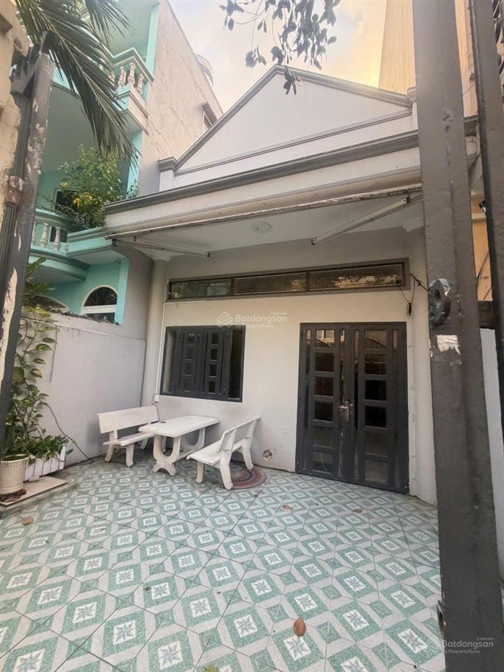 Cho thuê nhà riêng đường hồng hà, tân bình 15 triệu, 100m2, 2pn, 1wc, sân rộng