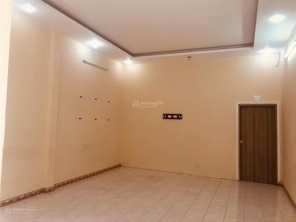 Cho thuê nhà riêng đường hồng hà, tân bình 15 triệu, 100m2, 2pn, 1wc, sân rộng
