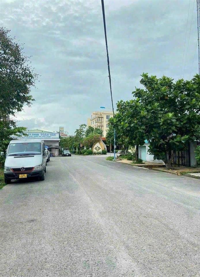 Bán nền (20x28m) đường nguyễn hữu cầu, khu biệt thự cồn khương  cần thơ
