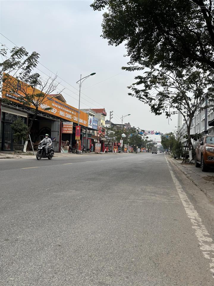 Bán đất kinh doanh trục chính ấp đồng vỡ quang minh .68m2 mt4m giá 3,4 tỷ phun thổ cư đường 2 ô tô