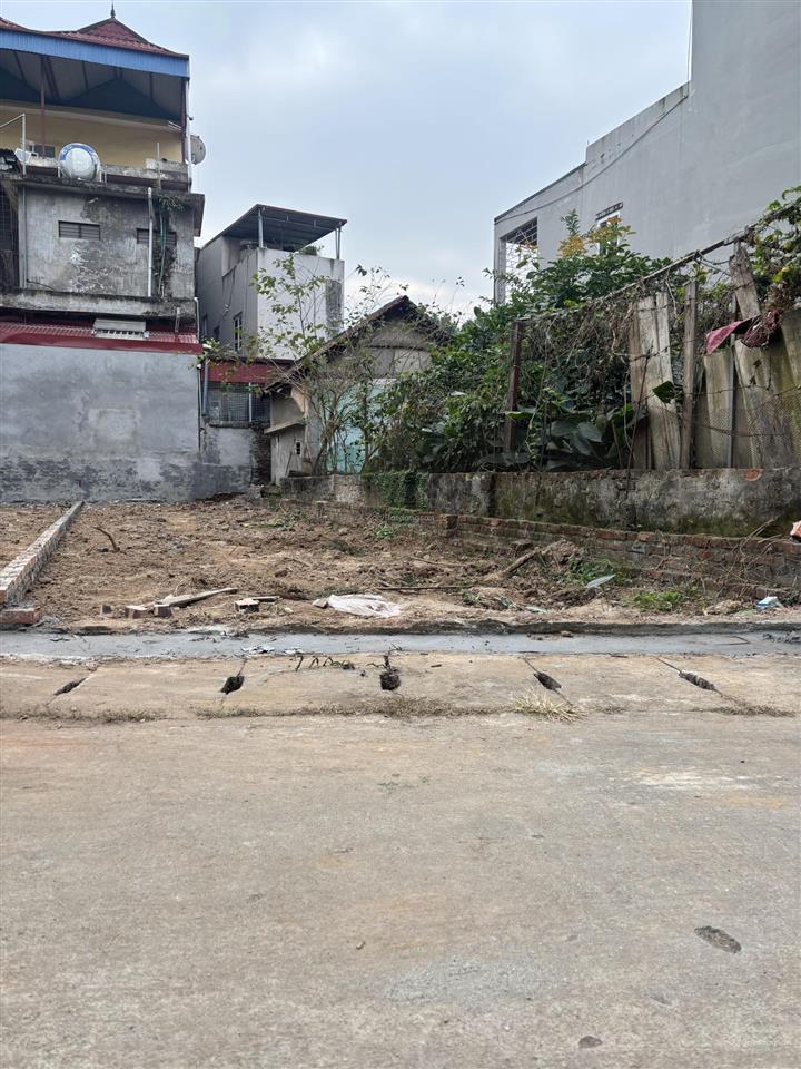 Bán đất kinh doanh trục chính ấp đồng vỡ quang minh .68m2 mt4m giá 3,4 tỷ phun thổ cư đường 2 ô tô