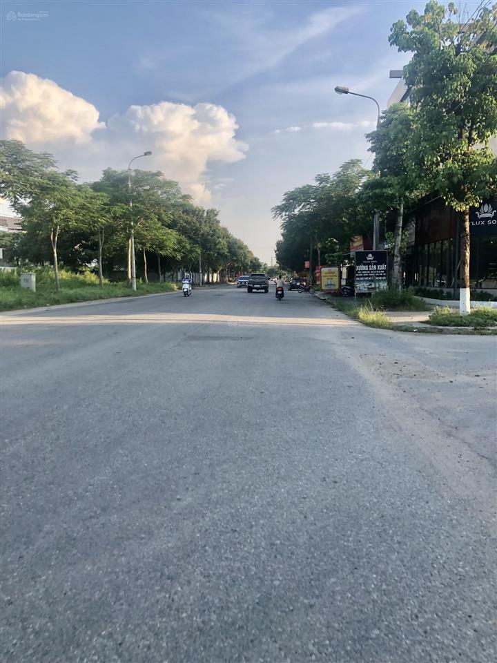 Bán đất thôn ấp trục chính làng kinh doanh, quang minh. dt68m² mt4m giá 3,45 tỷ đường 2 ô tô