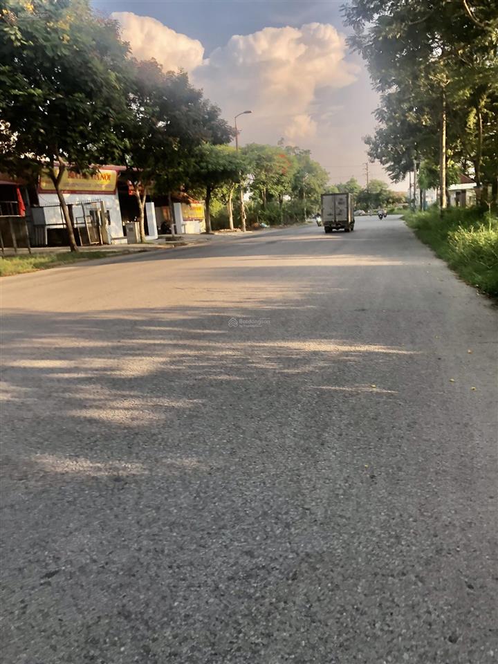 Bán đất thôn ấp trục chính làng kinh doanh, quang minh. dt68m² mt4m giá 3,45 tỷ đường 2 ô tô