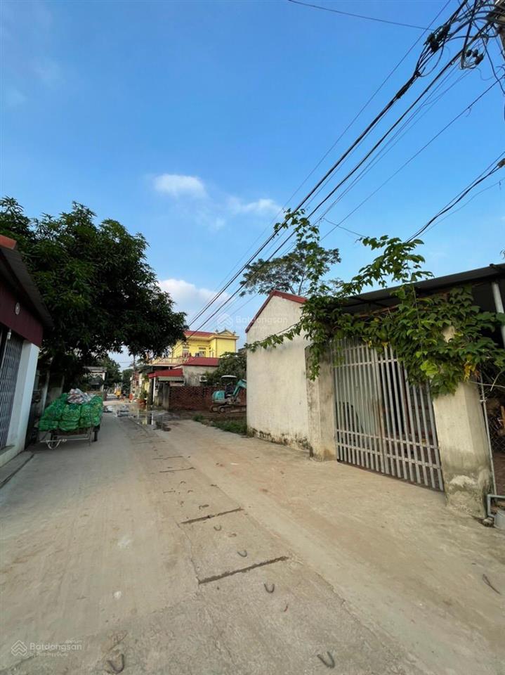 Bán đất thị trấn quang minh tổ 9 ấp tre. dt 68m2 mt 4,5m giá 52tr/m2 đường rộng 4m thông thoáng