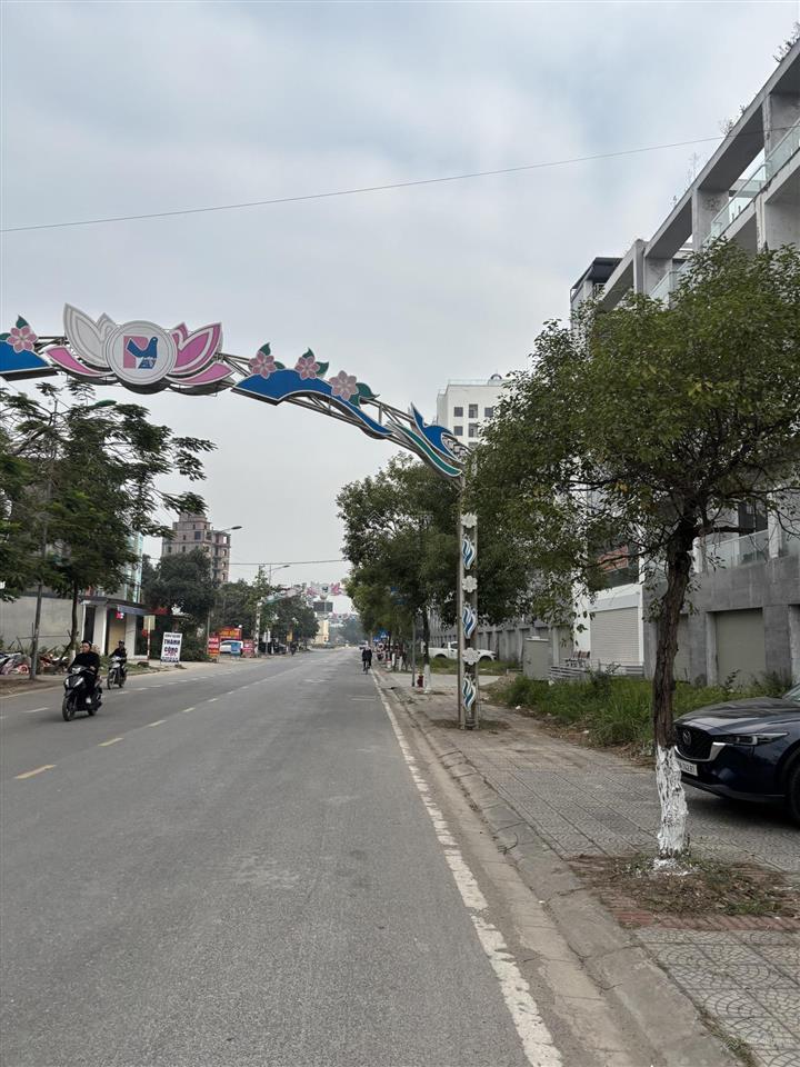 Bán lô góc 2 mặt tiền mặt đường 48m trung tâm hành chính. khu đấu giá 235m2 mt 16m giá 35 tỷ