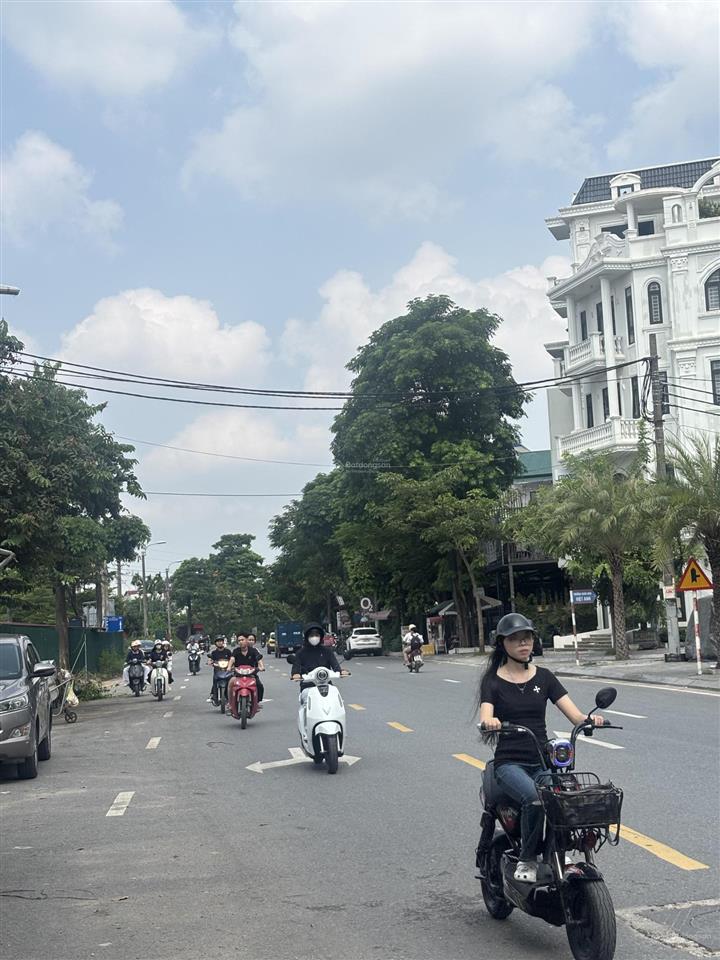 Bán lô góc 2mt mặt đường 48m kinh doanh. nội đồng mặt trung tâm hành chính mê linh 220m2 mt18m