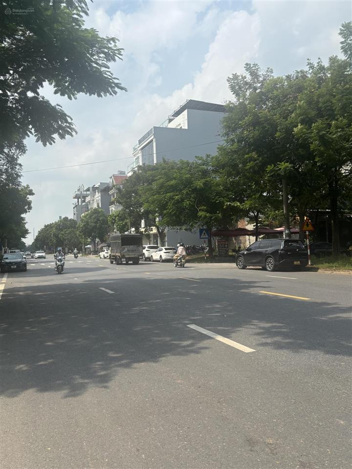 Bán mặt đường kinh doanh đường 48m trung tâm huyện mê linh. lô góc 235m2 mt 16m giá 35 tỷ