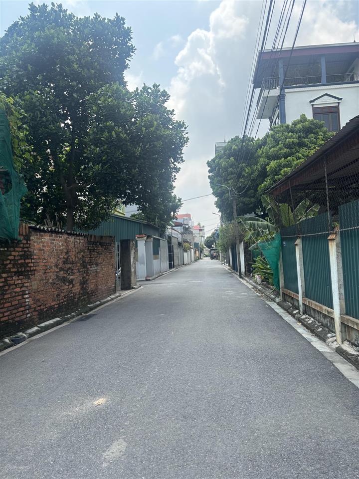Bán lô góc tổ 10 ấp tre tt quang minh mê linh. dt54m2 mt4m giá 2,7 tỷ đường trục chính