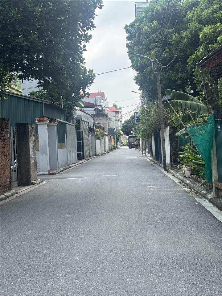 Bán lô góc tổ 10 ấp tre tt quang minh mê linh. dt54m2 mt4m giá 2,7 tỷ đường trục chính