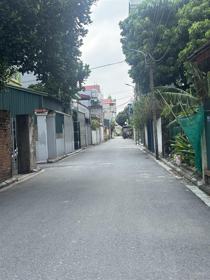 Bán lô góc tổ 10 ấp tre tt quang minh mê linh. dt54m2 mt4m giá 2,7 tỷ đường trục chính