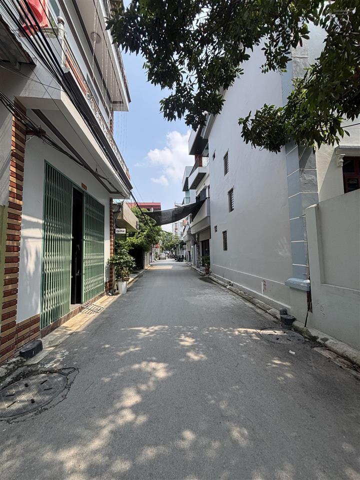 Bán đất tổ 9 ấp tre tt quang minh ml. dt 43m2 mt 4m giá 2 tỷ đường 4m ngõ thông