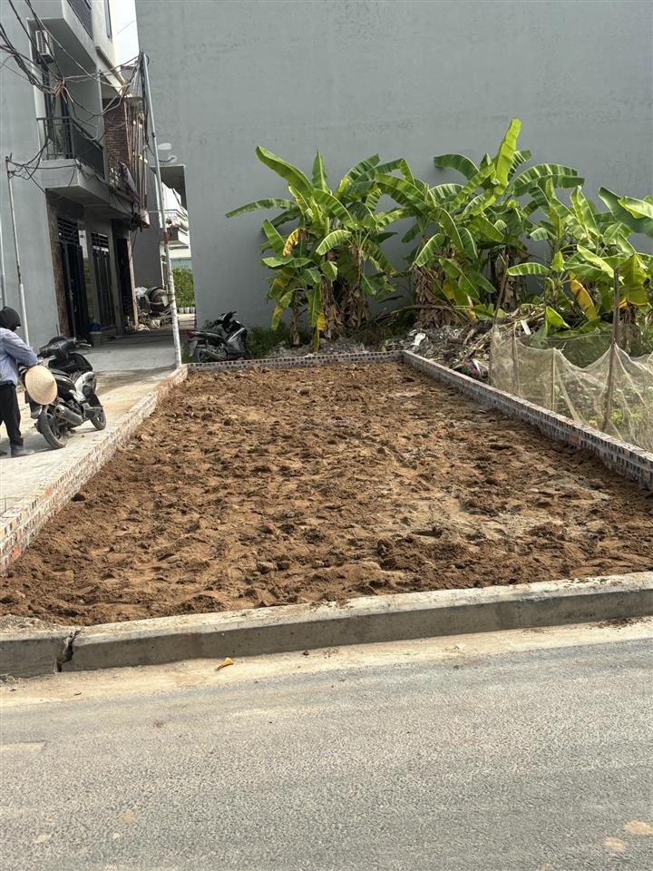 Lô góc 2 mặt tiền 2,55 tỷ dt 54m2 mt 4m. tổ 9 ấp tre quang minh đường trục chính 2 ô tô tránh