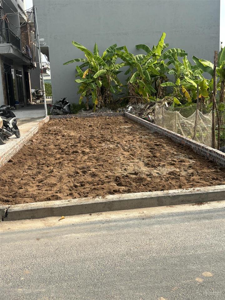 Lô góc 2 mặt tiền 2,55 tỷ dt 54m2 mt 4m. tổ 9 ấp tre quang minh đường trục chính 2 ô tô tránh