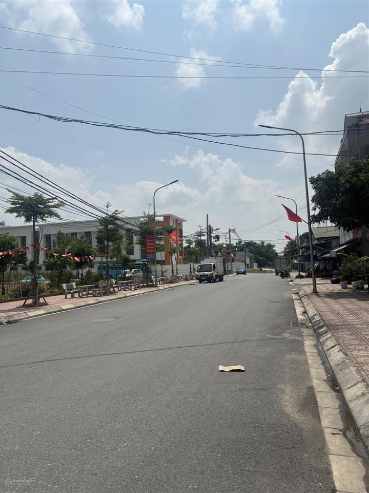 Đất tổ 9 ấp tre, 2,55 tỷ lô góc 2mt. dt 55m2 mt 4m, đường 2 ô tô chánh