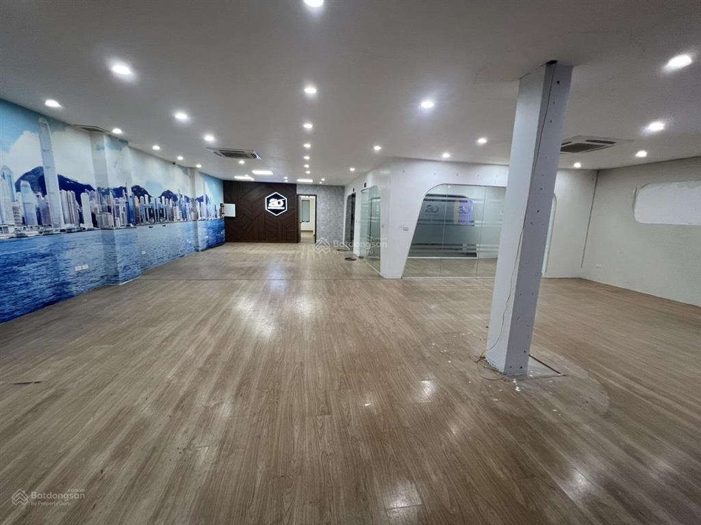 Cho thuê vp phố trần thái tông,cầu giấy,hà nội,dstd 100m2,thông sàn,giá 20/tr/tháng