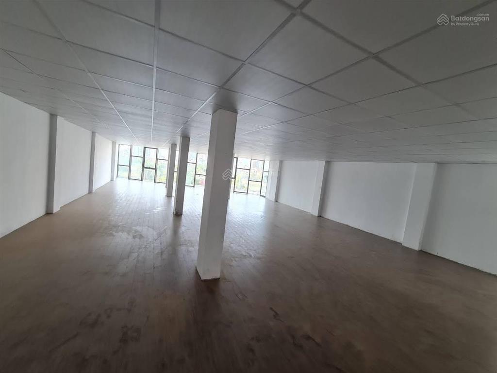 Cho thuê văn phòng phố lạc long quân,tây hồ,hà nội,dtsd 150m2,thông sàn, giá 27tr/tháng